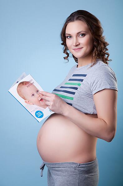 Photoshoot for a pregnant woman in Warsaw